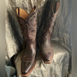 Women’s Shyanne Loretta Western Boots-Snip Toe. Worn 2x Excellent used condition